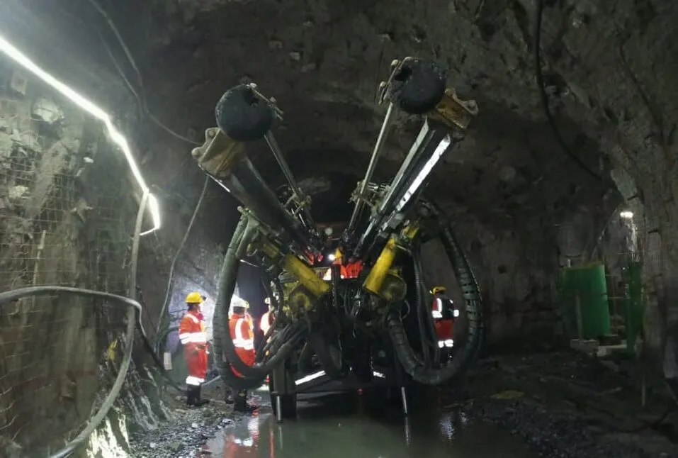 Jumbo de perforación en un frente de avance